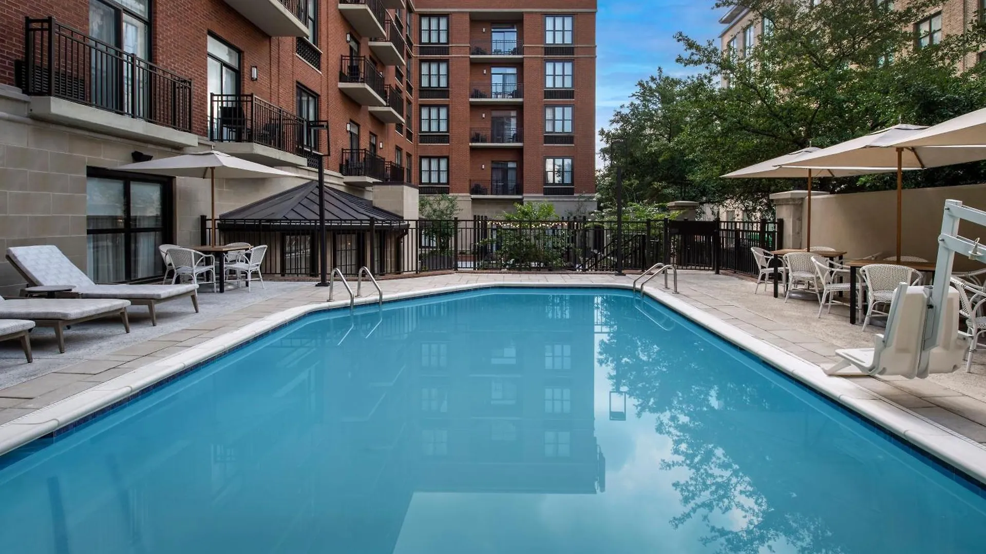 Courtyard By Marriott Downtown - Historic District Hotel