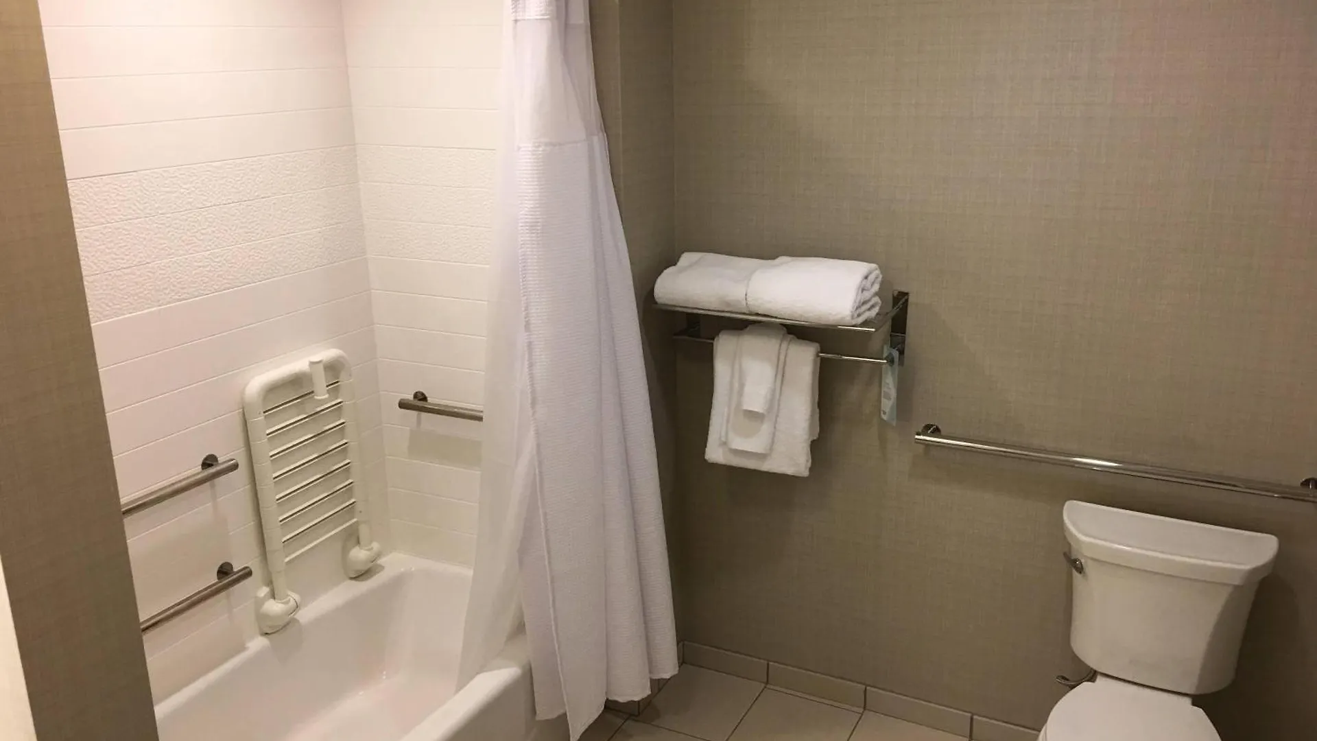 Fairfield & By Marriott Midtown Hotel Savannah