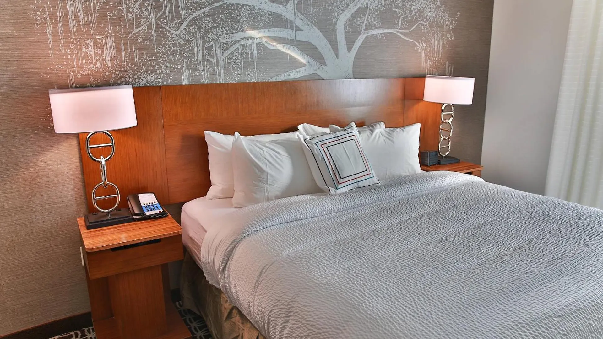 Hotel Fairfield & By Marriott Midtown Savannah