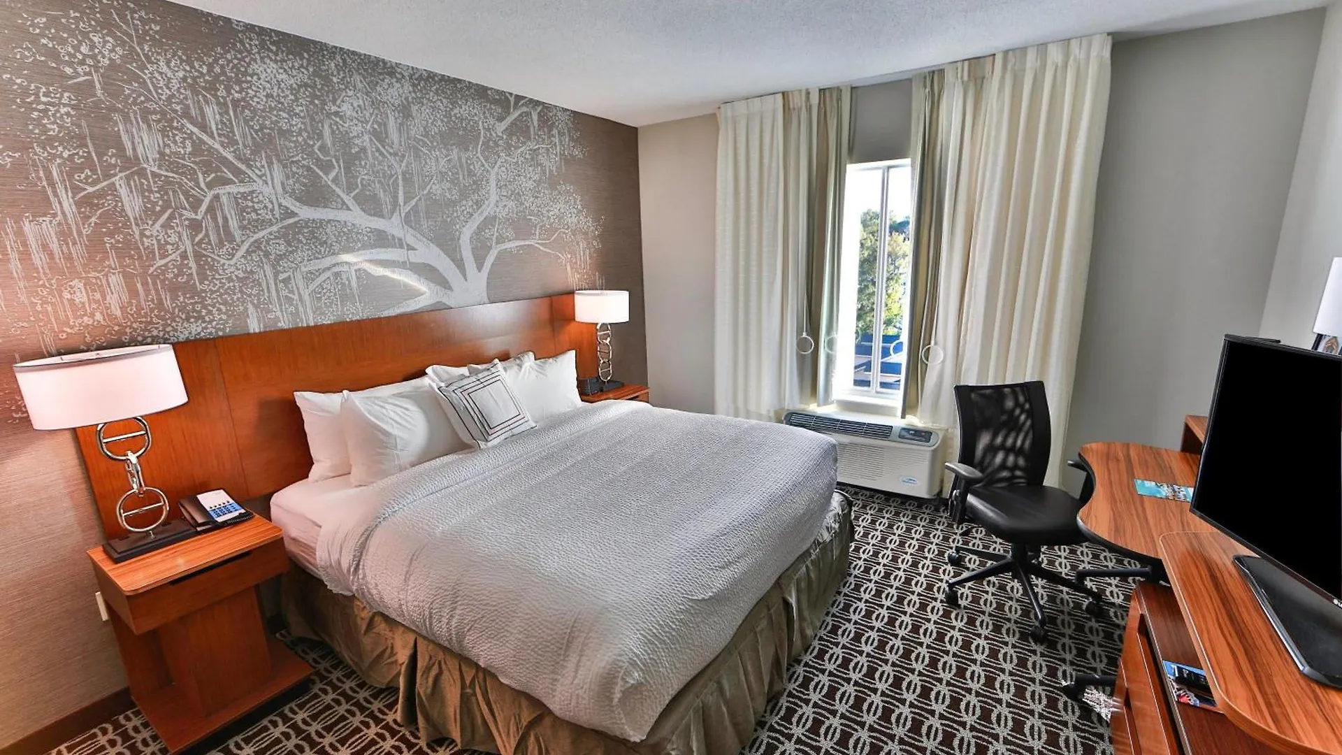 Hotel Fairfield & By Marriott Midtown Savannah