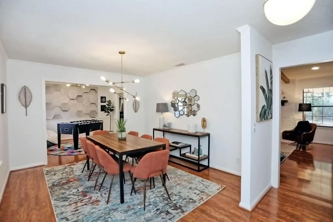 Large Family-friendly W Near & *
