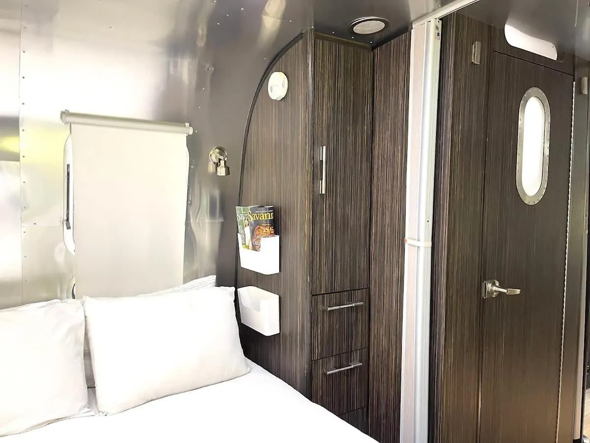 Campsite Silver Belle Airstream Glamper Near Tybee &