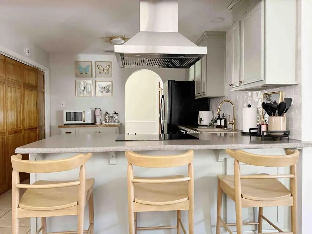 Spacious Family W Pool And Game-room Near Downtown And Nyaraló