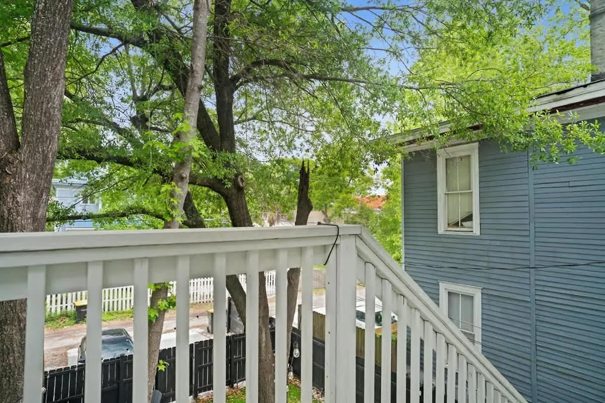 Renovated Dog Friendly Duplex Near Food & Fun Fully Fenced Yard And Private Parking 度假居 *