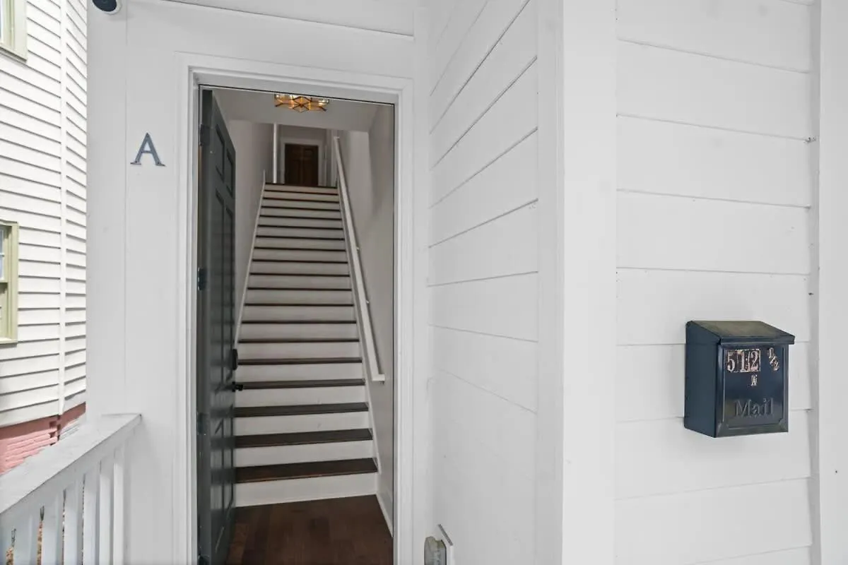 度假居 Renovated Dog Friendly Duplex Near Food & Fun Fully Fenced Yard And Private Parking
