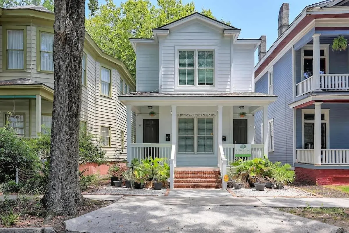 Renovated Dog Friendly Duplex Near Food & Fun Fully Fenced Yard And Private Parking *