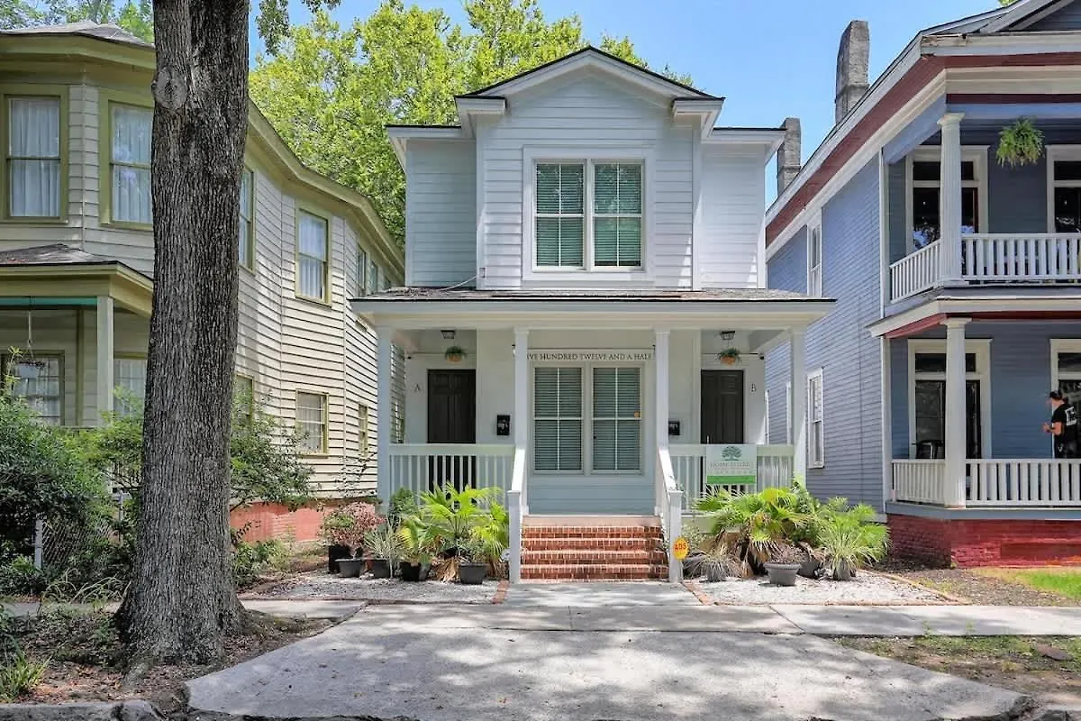 Renovated Dog Friendly Duplex Near Food & Fun Fully Fenced Yard And Private Parking 度假居 薩凡納