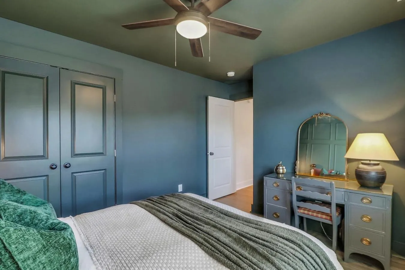 Comfort Sanctuary By Oatland Island Wildlife Center