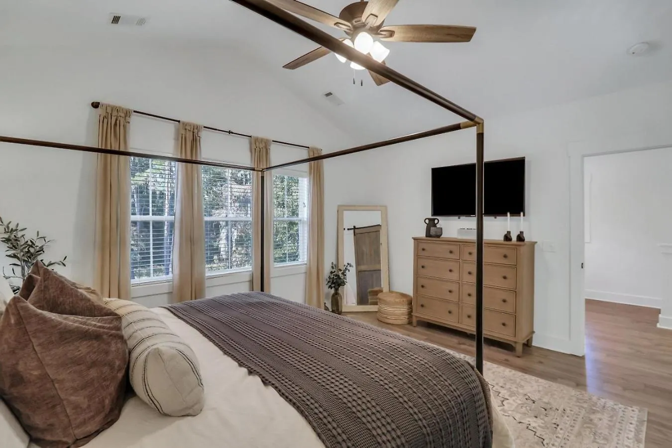 Comfort Sanctuary By Oatland Island Wildlife Center Savannah