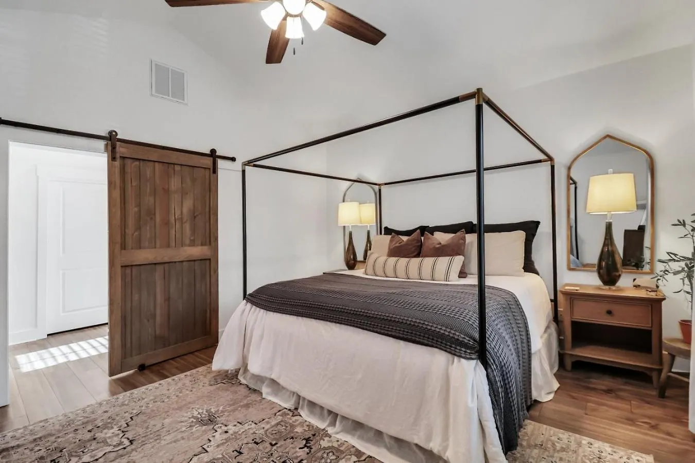 Comfort Sanctuary By Oatland Island Wildlife Center