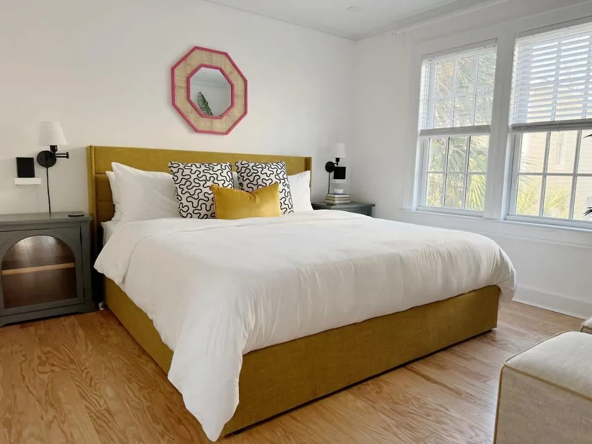 Sunny & Playful Carriage House In Downtown Here And Walk Everywhere Apartment