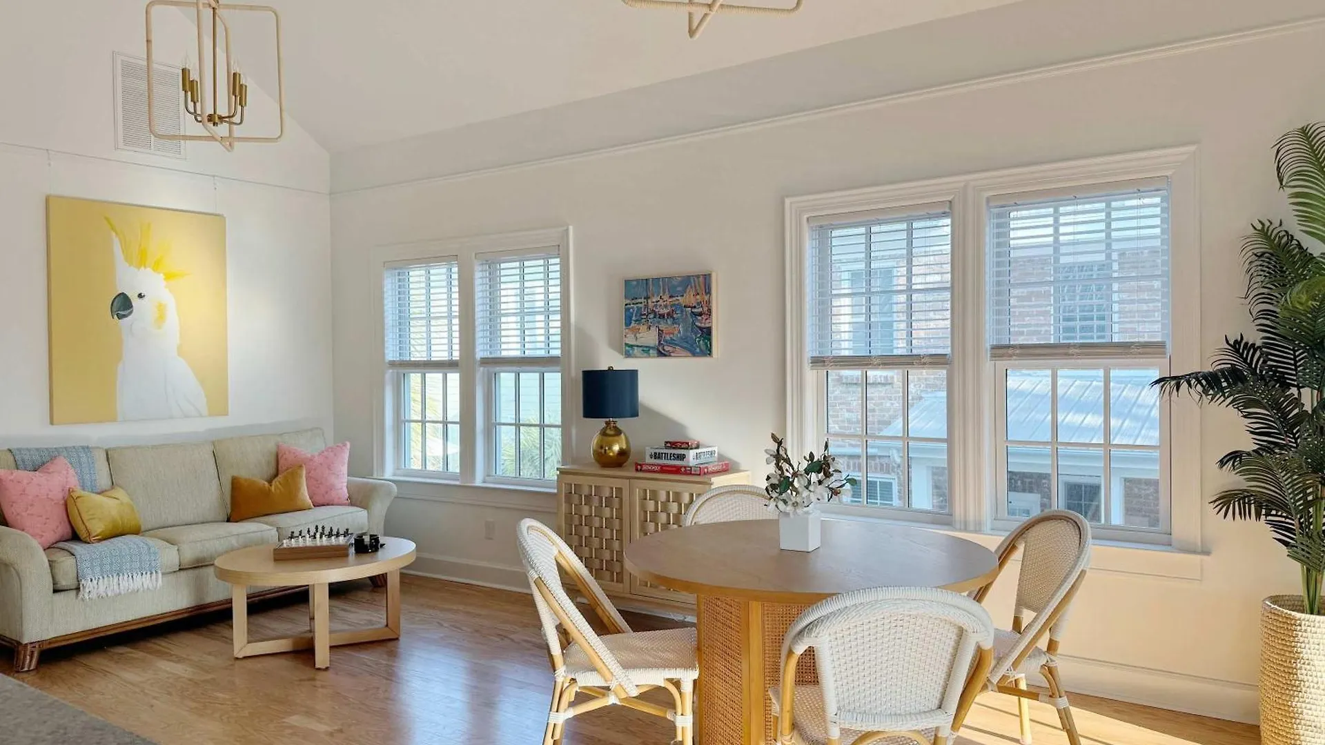 Sunny & Playful Carriage House In Downtown Here And Walk Everywhere Savannah