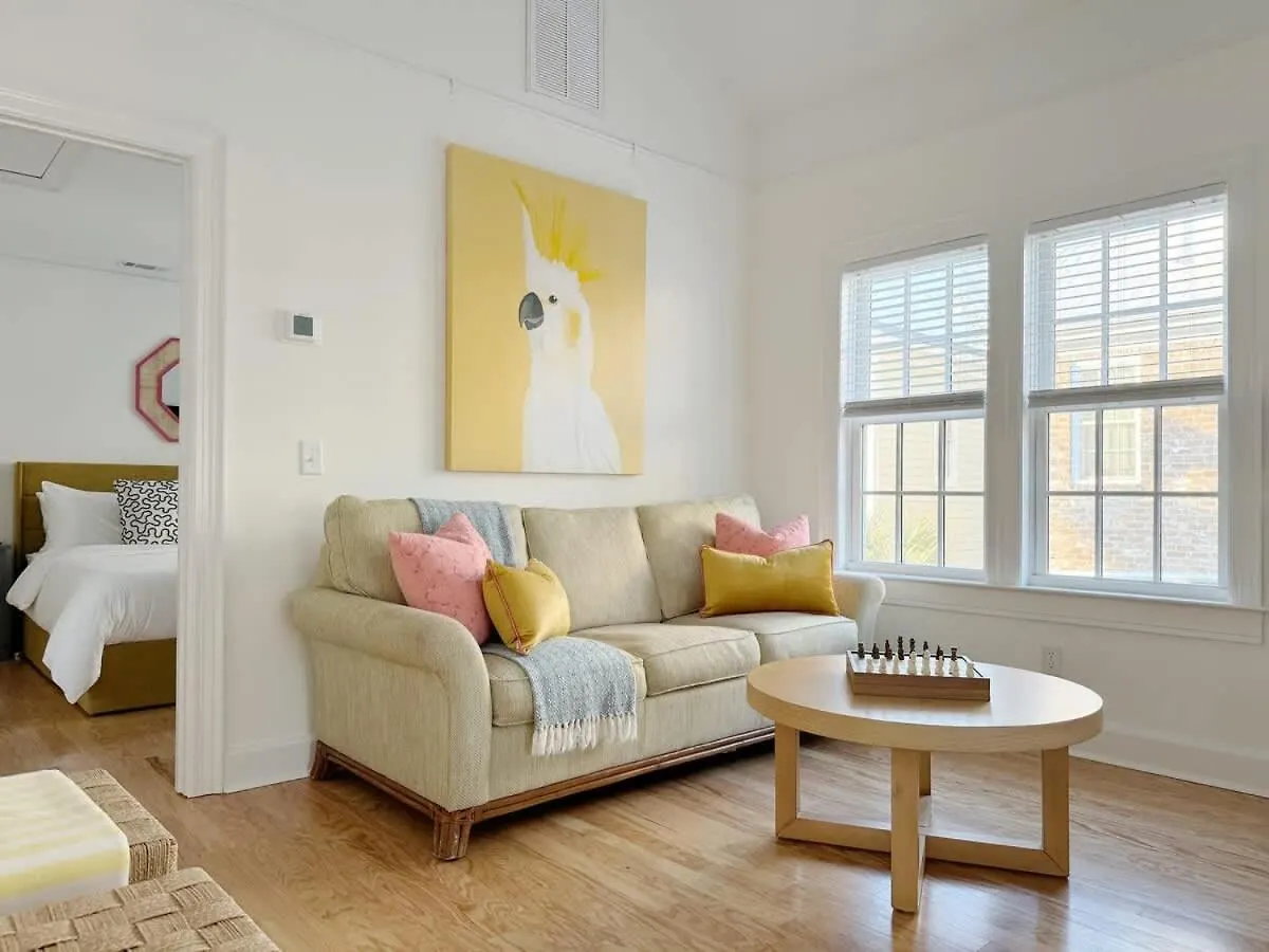 Sunny & Playful Carriage House In Downtown Here And Walk Everywhere Apartment Savannah