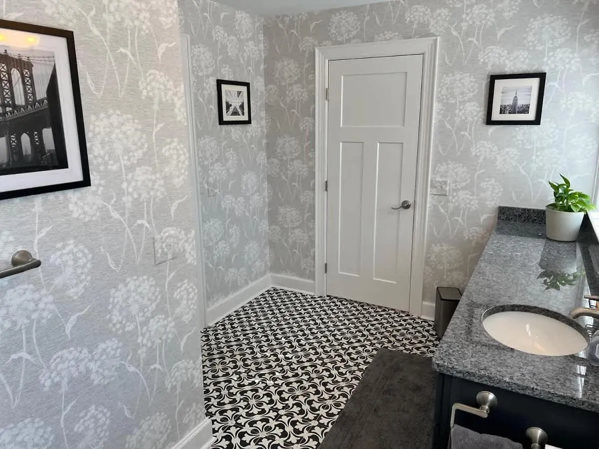 Sunny & Playful Carriage House In Downtown Here And Walk Everywhere Apartment Savannah