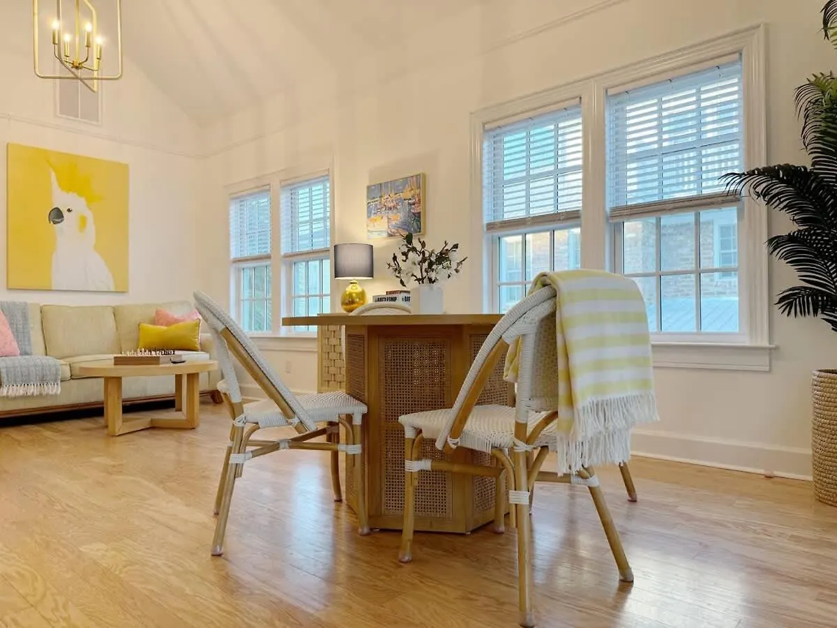 Sunny & Playful Carriage House In Downtown Here And Walk Everywhere * Savannah