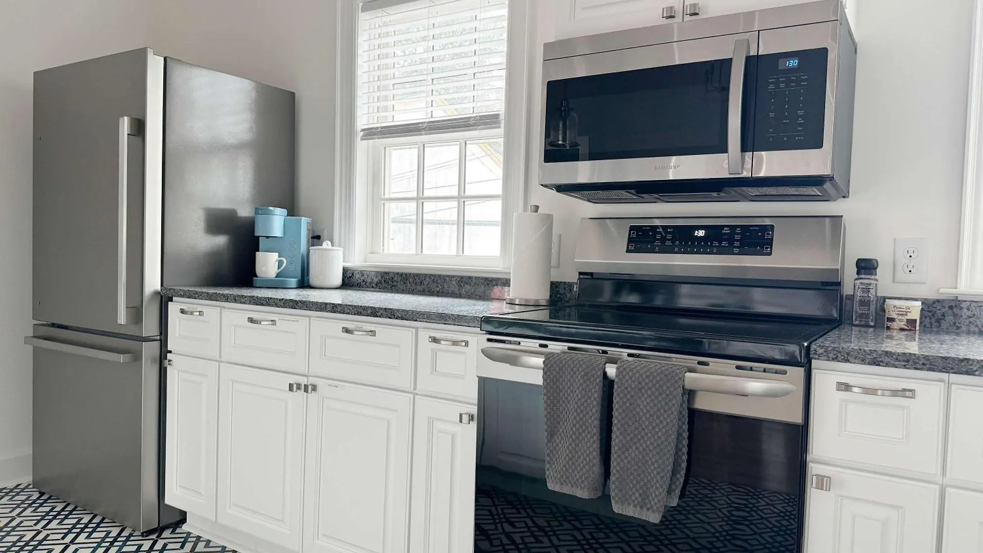 Sunny & Playful Carriage House In Downtown Here And Walk Everywhere *