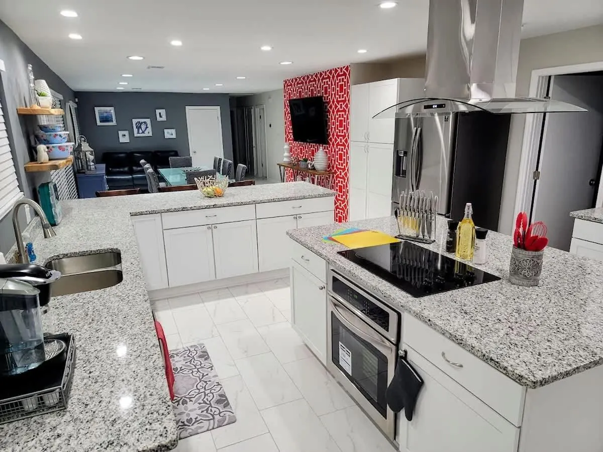 Dom wakacyjny Spacious Retreat With Pool - 15 Min To Downtown Savannah