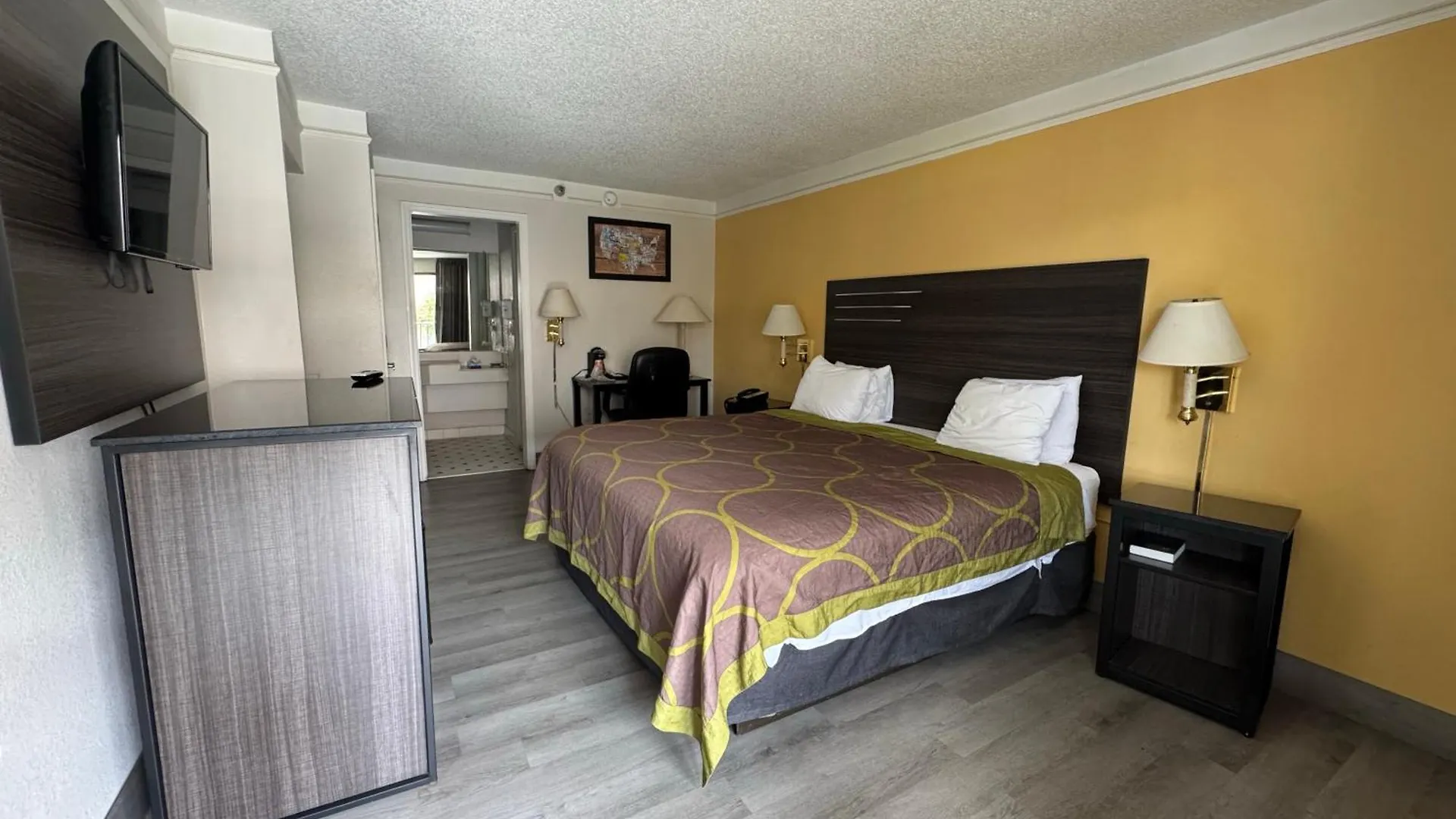 Super 8 By Wyndham Lodge *