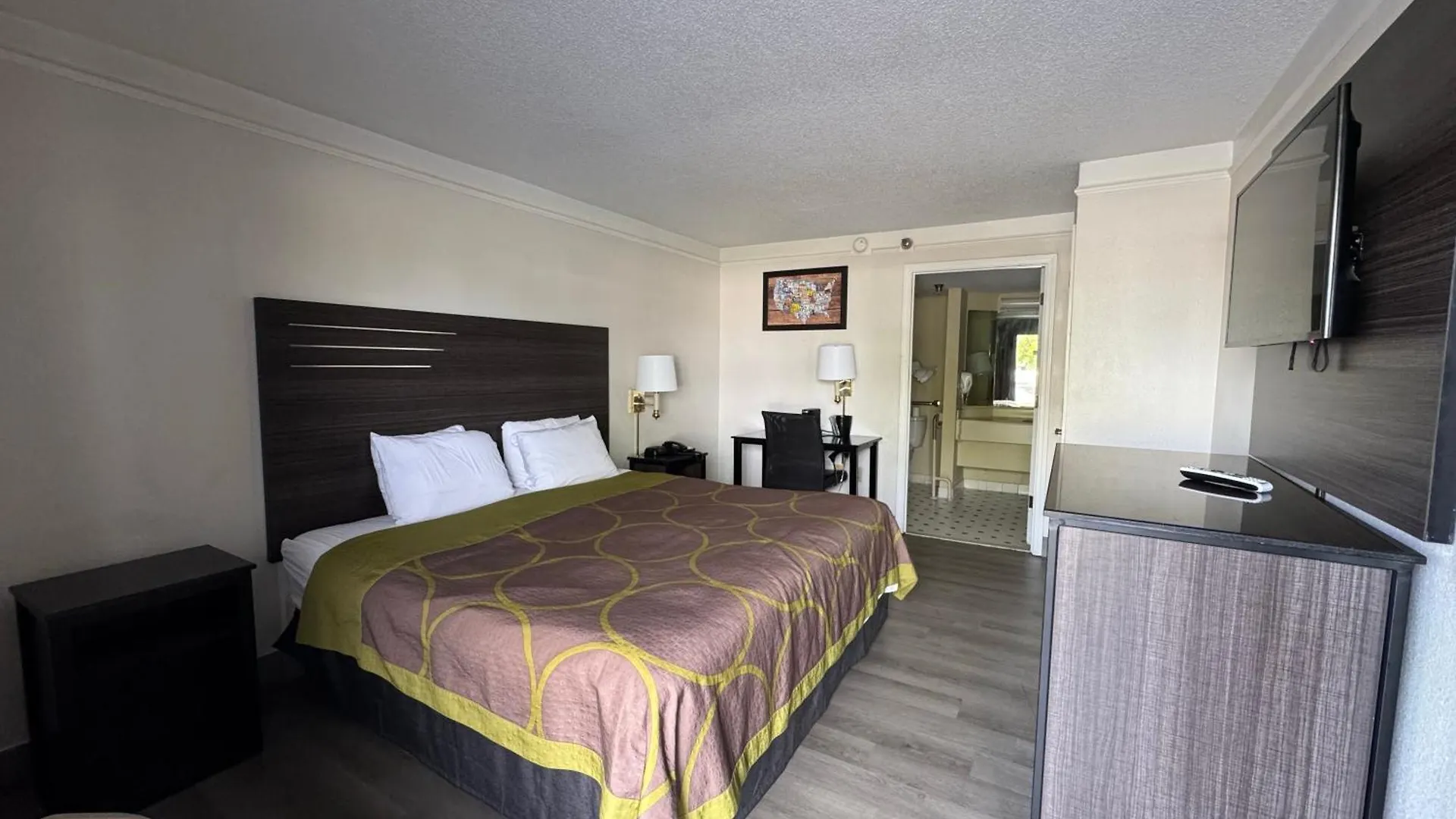 Super 8 By Wyndham Lodge Savannah