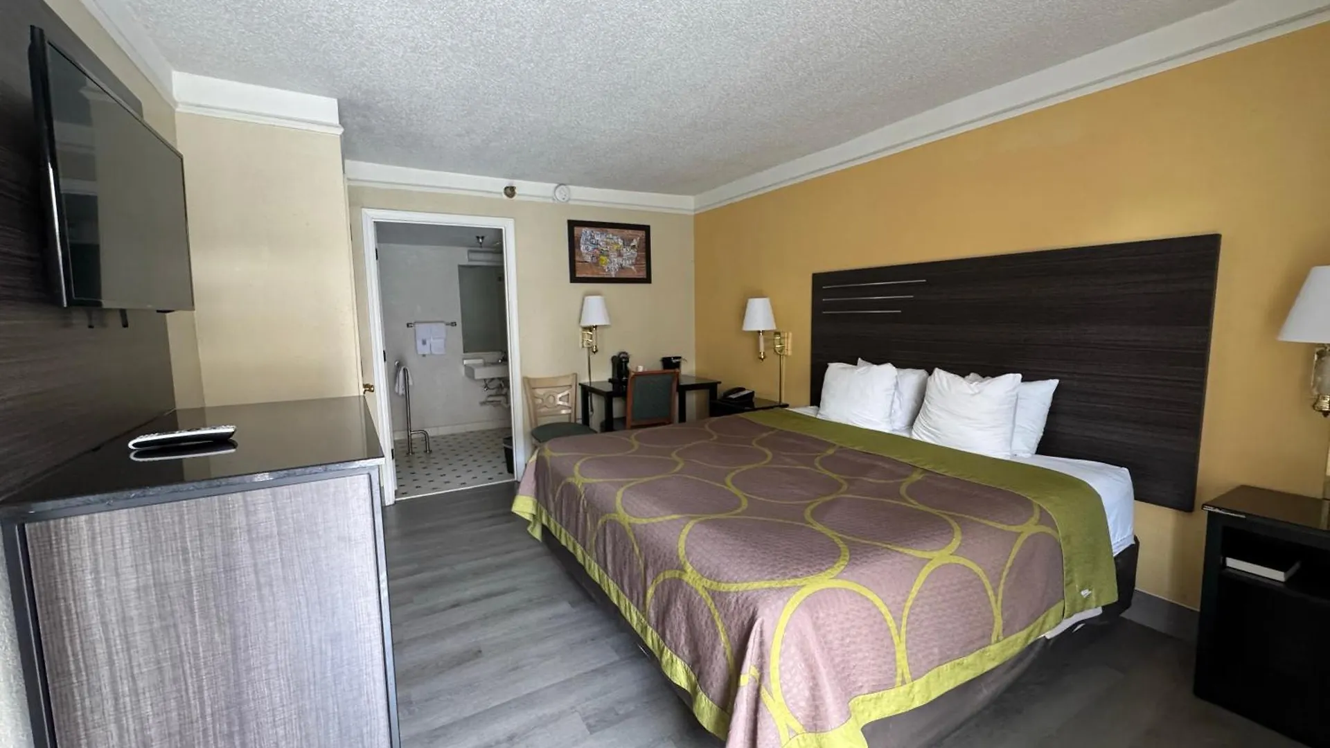 Super 8 By Wyndham *