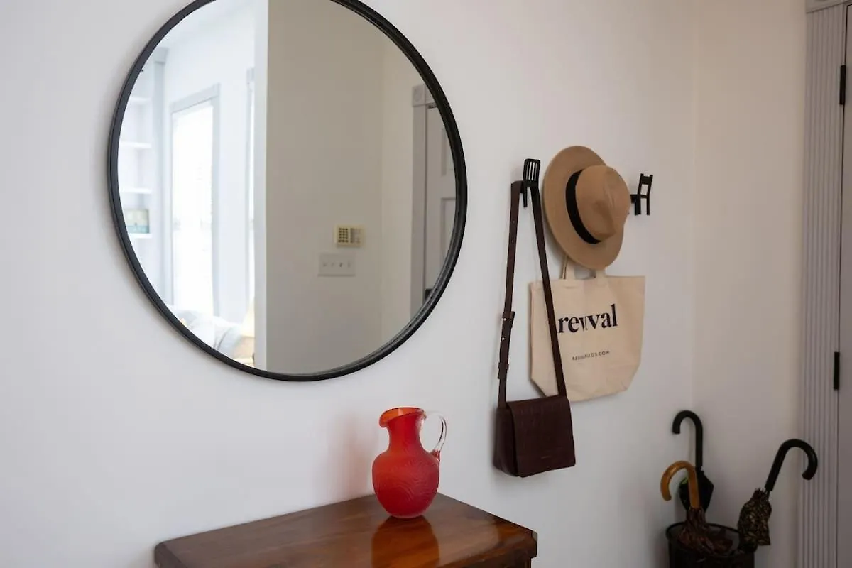 Quiet Historic Corner Easy Walk To Downtown Dining And Entertainment *