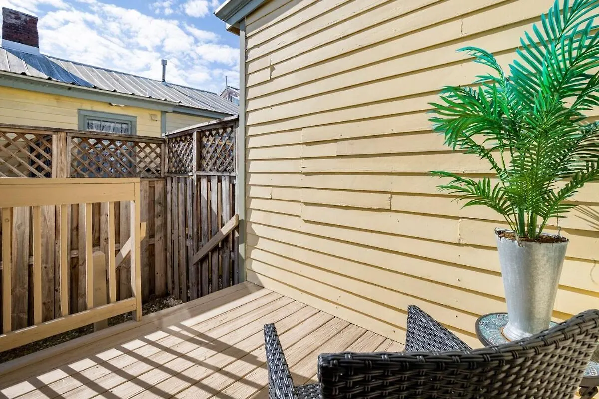 アパート Historic Downtown King Bed Cottage- Parking And Patio サバンナ
