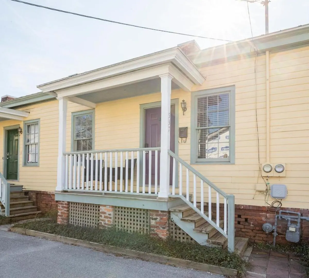 Historic Downtown King Bed Cottage- Parking And Patio アパート サバンナ