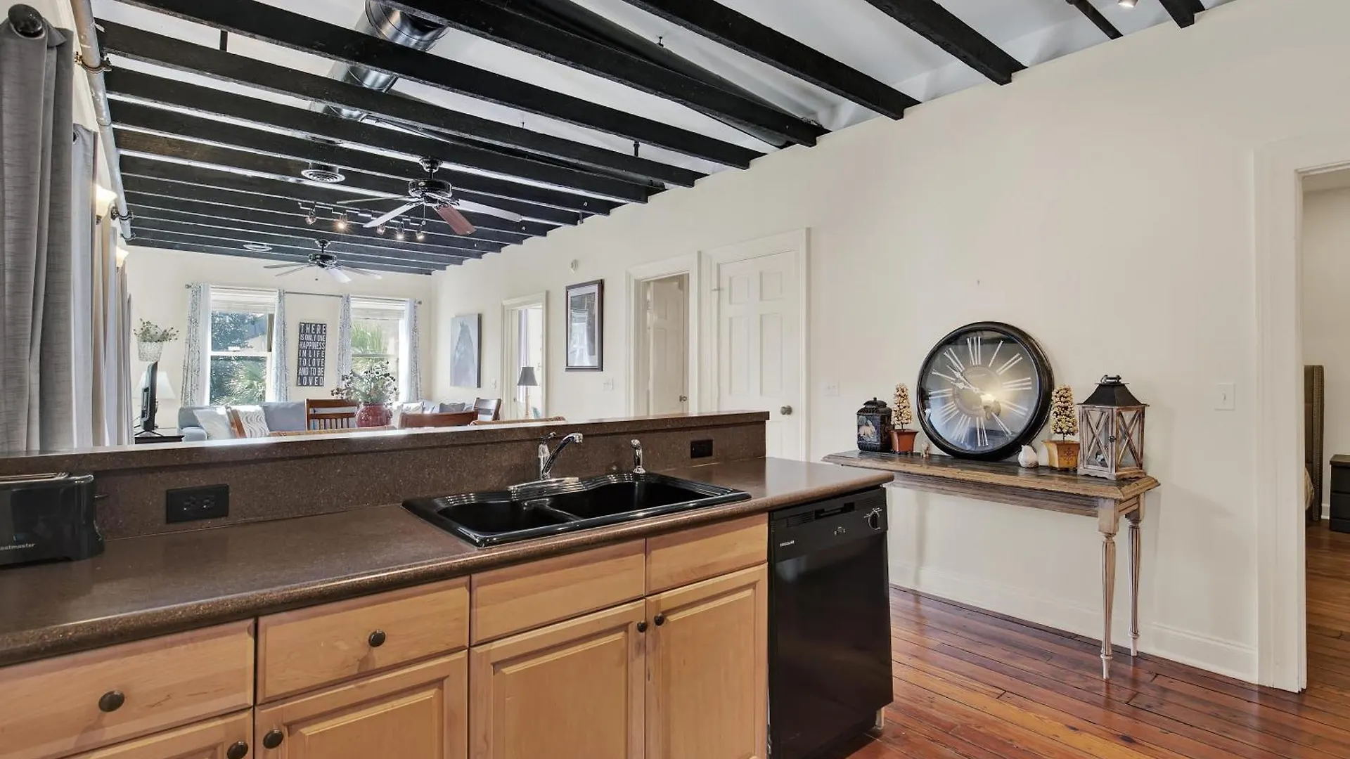 Market Loft - 4 Bedroom Savannah
