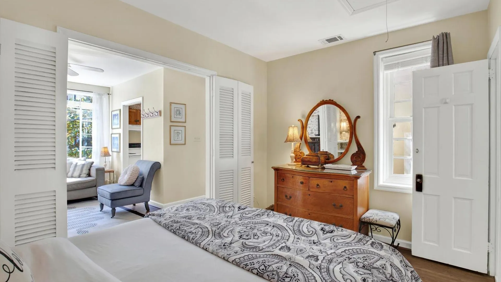 Above The Tea Off Madison Square Tatil Evi Savannah