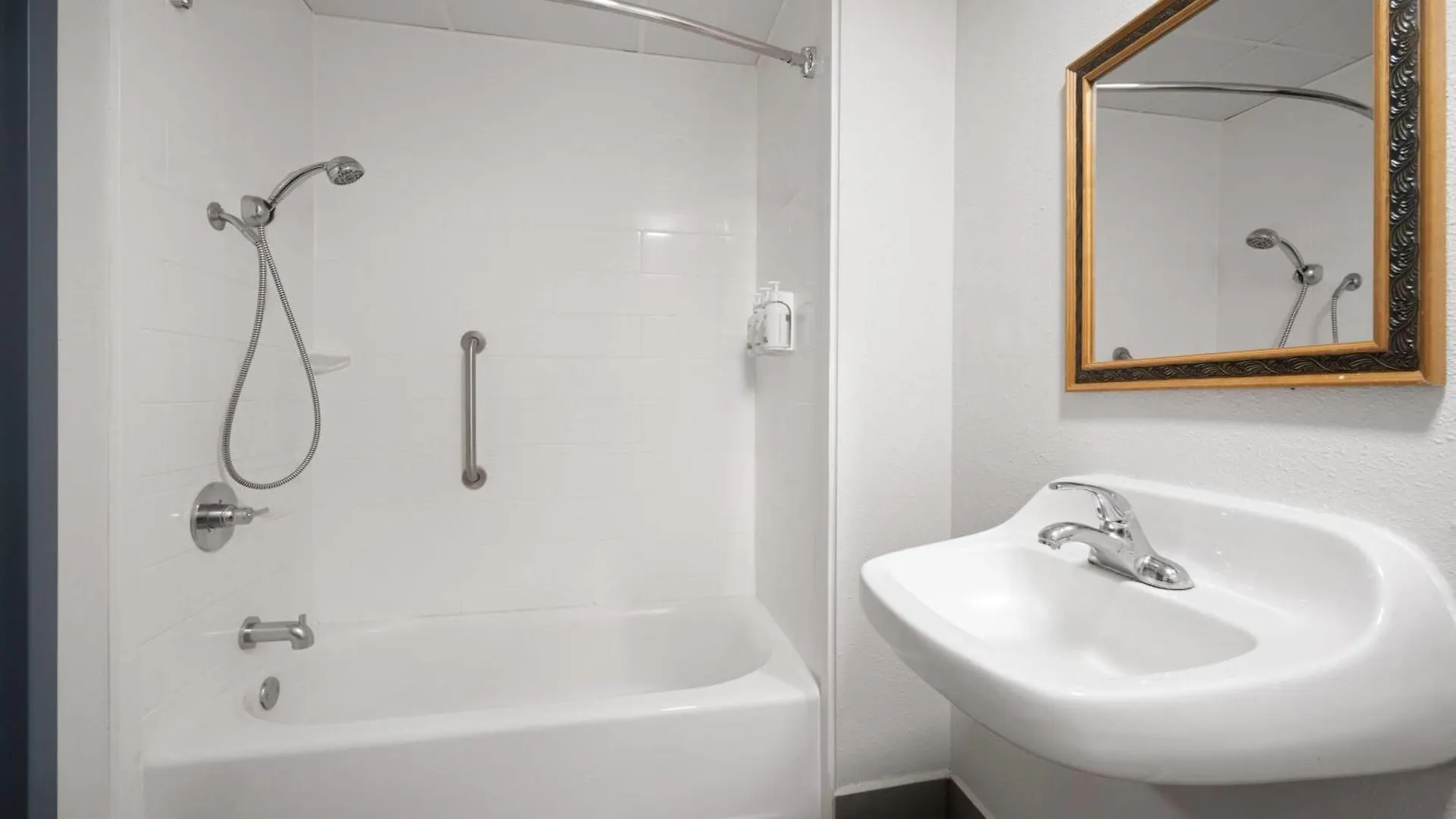 Wingate By Wyndham Savannah Gateway 2*