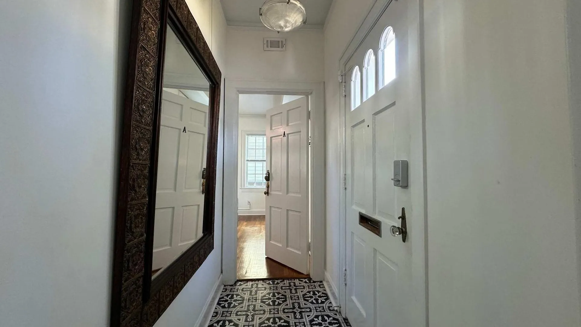Spacious 3-floor Downtown Retreat - Prime Location *