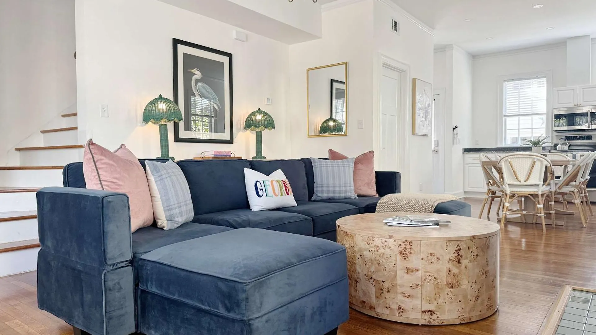 Spacious 3-floor Downtown Retreat - Prime Location Tatil Evi *