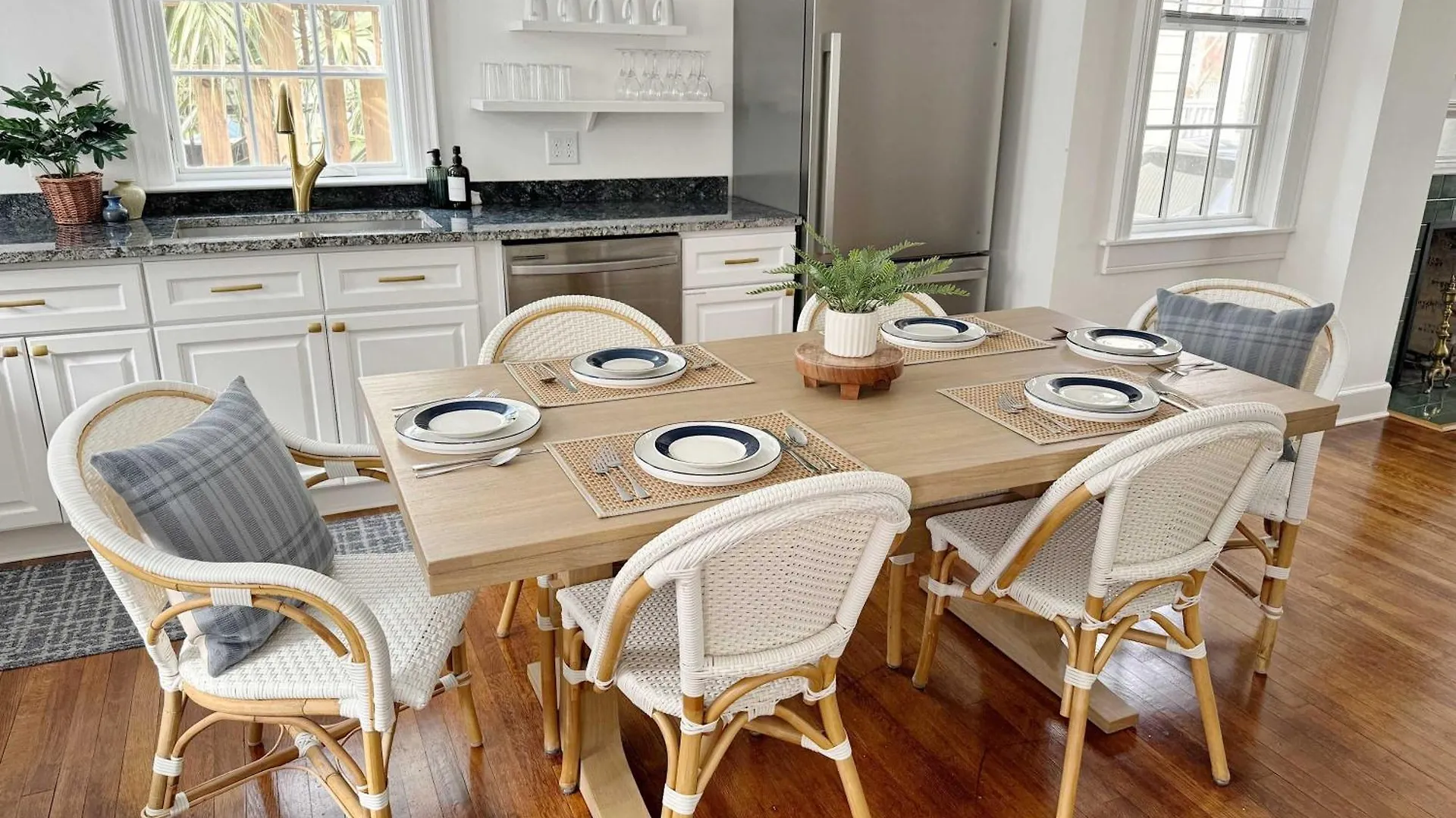 Tatil Evi Spacious 3-floor Downtown Retreat - Prime Location