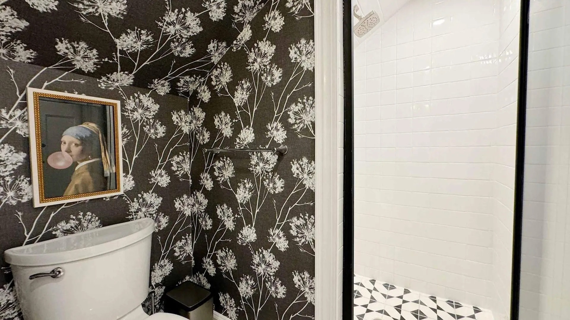 Spacious 3-floor Downtown Retreat - Prime Location *