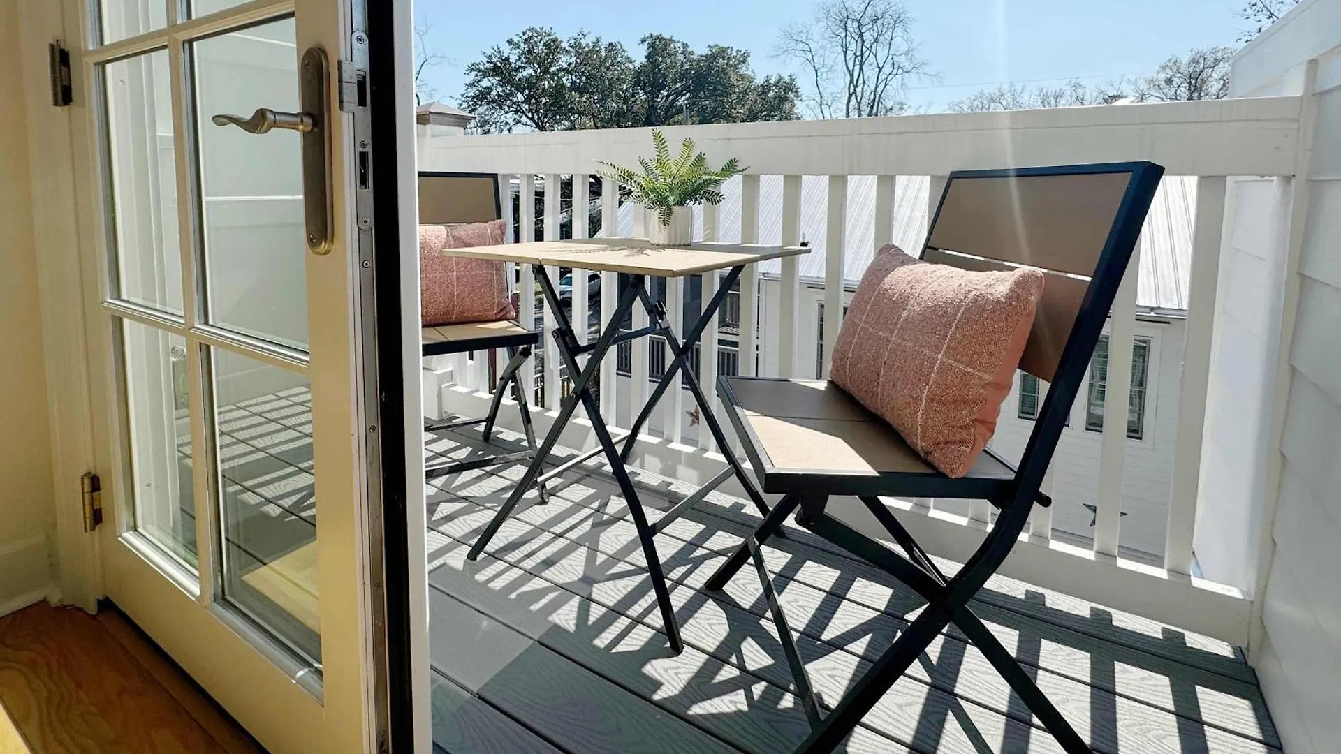 Spacious 3-floor Downtown Retreat - Prime Location * Savannah