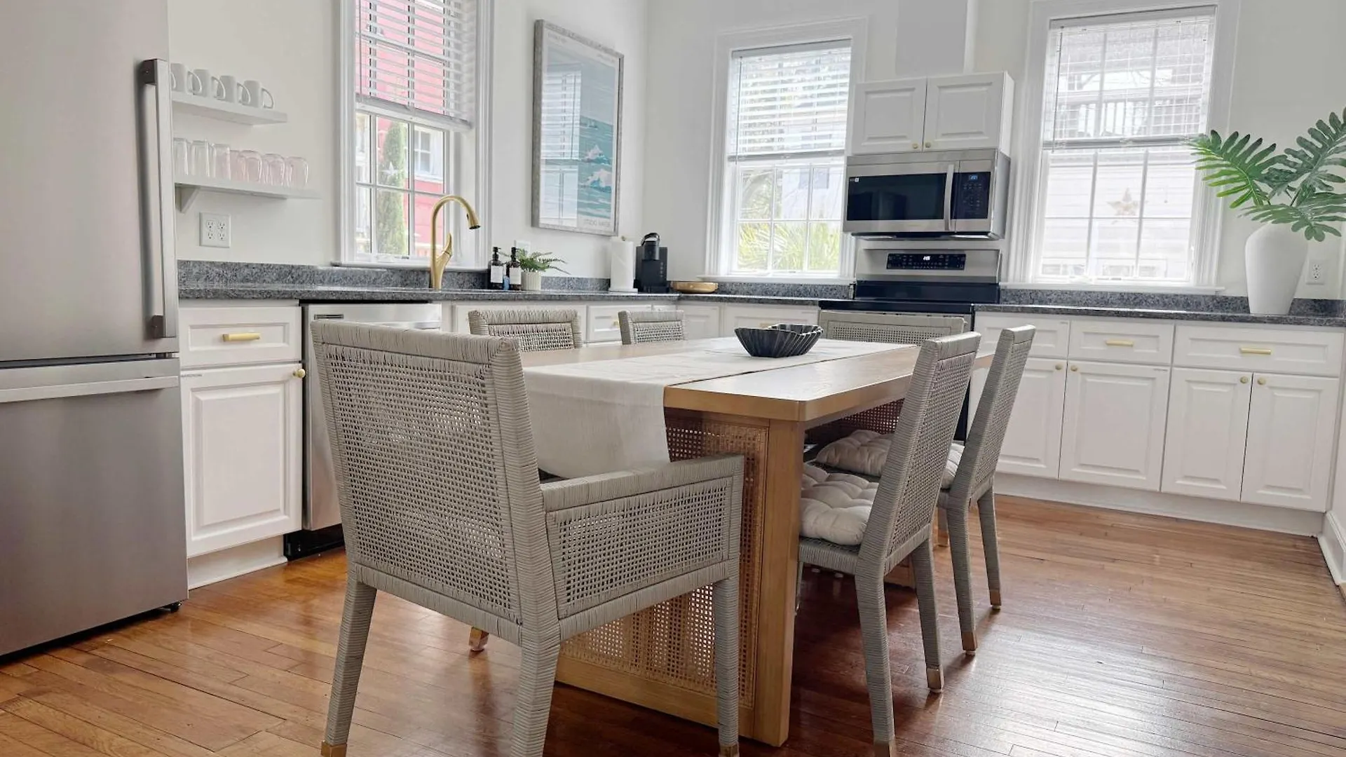 Classy 3-story Downtown - Great Location Hébergement de vacances Savannah