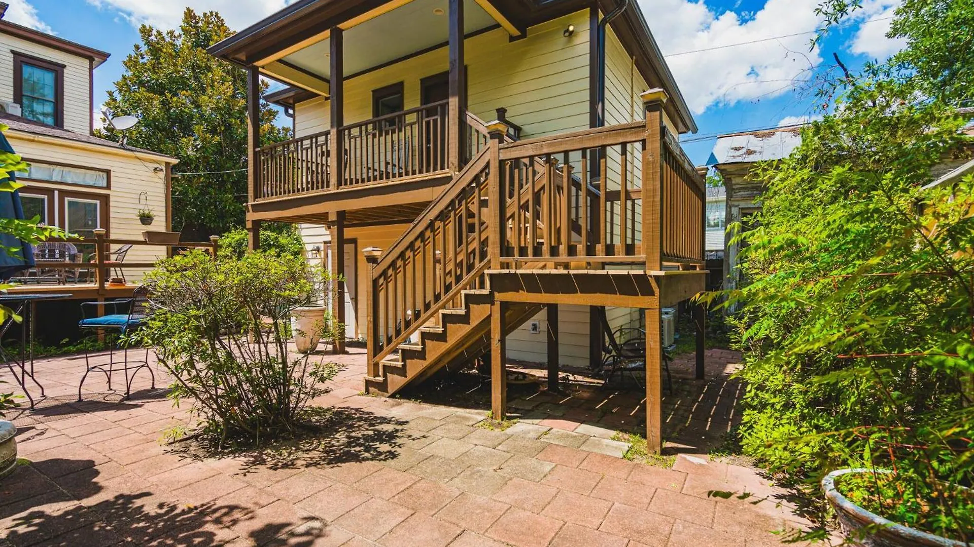 Carriage Modern House To Victorian House Savannah