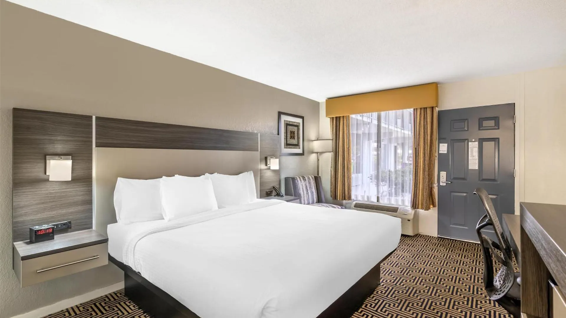 Western Hotel 3*