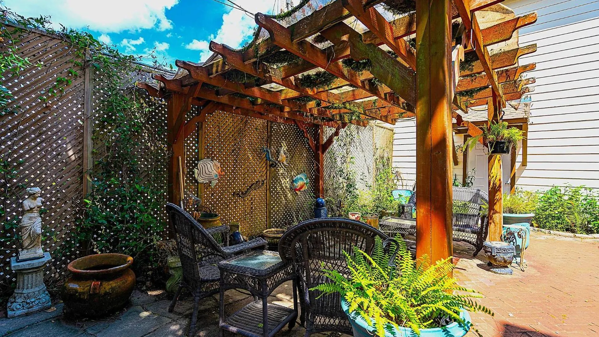 Master King Victorian With Private Bathroom In A Historic House *