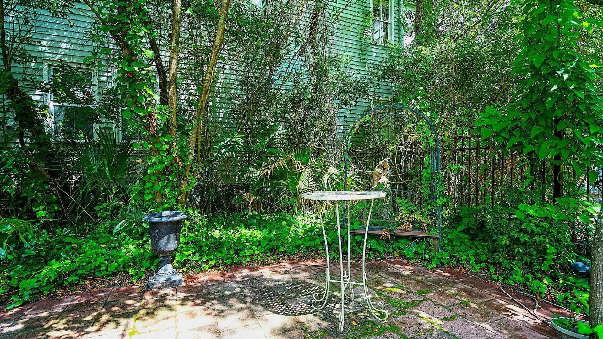 Master King Victorian With Private Bathroom In A Historic House Vakantiehuis