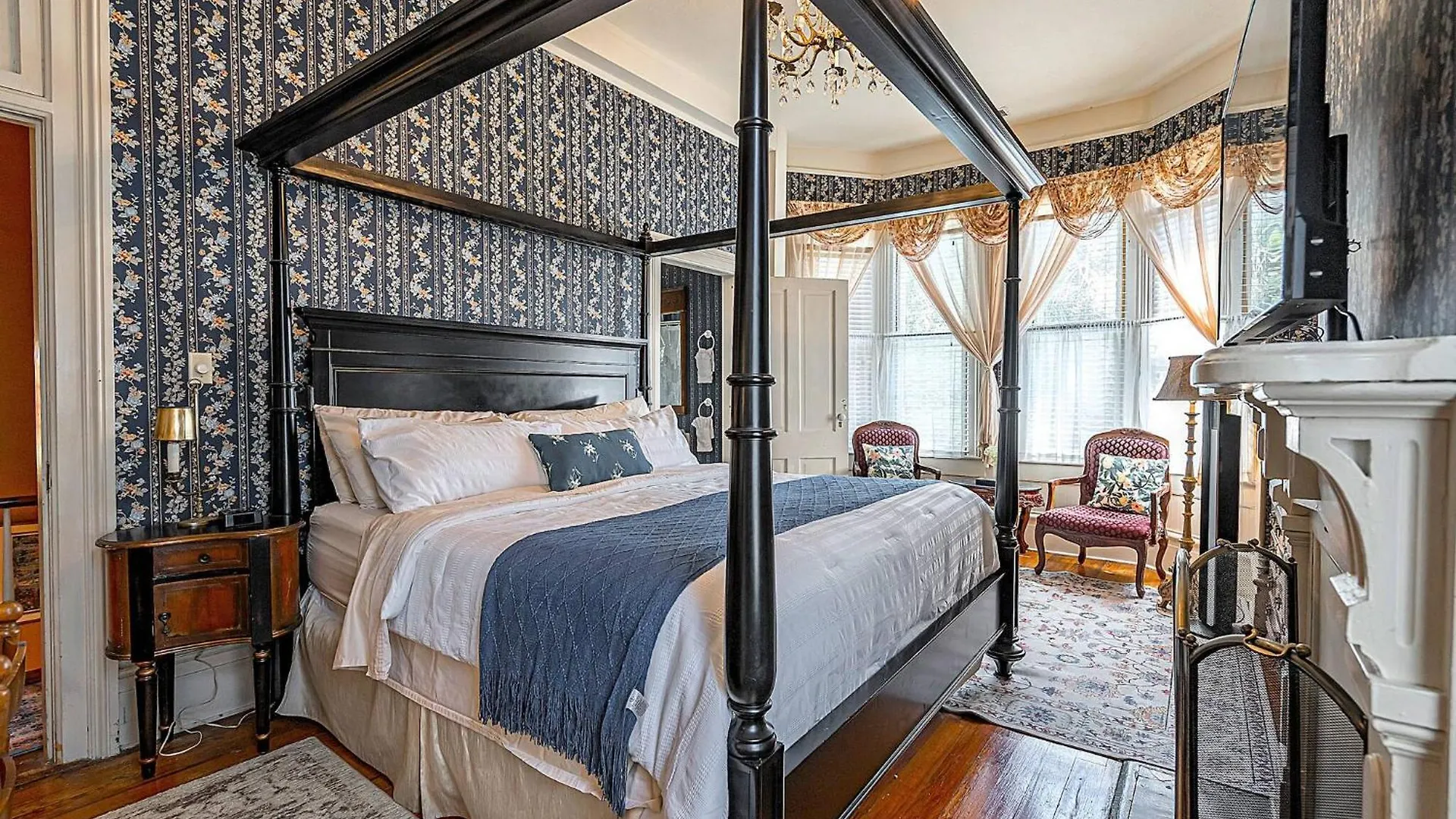 Master King Victorian With Private Bathroom In A Historic House * Savannah
