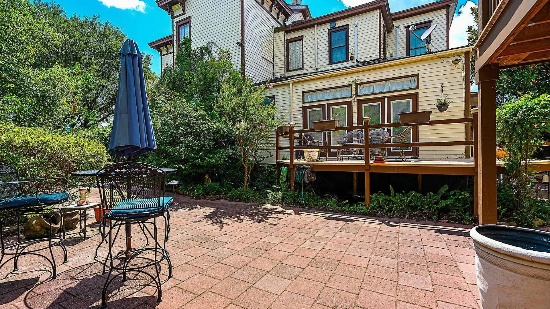 Master King Victorian With Private Bathroom In A Historic House