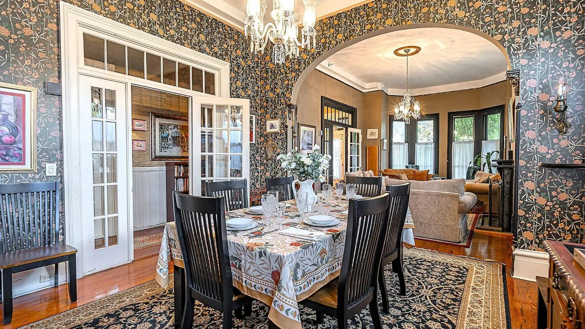 Master King Victorian With Private Bathroom In A Historic House Vakantiehuis Savannah