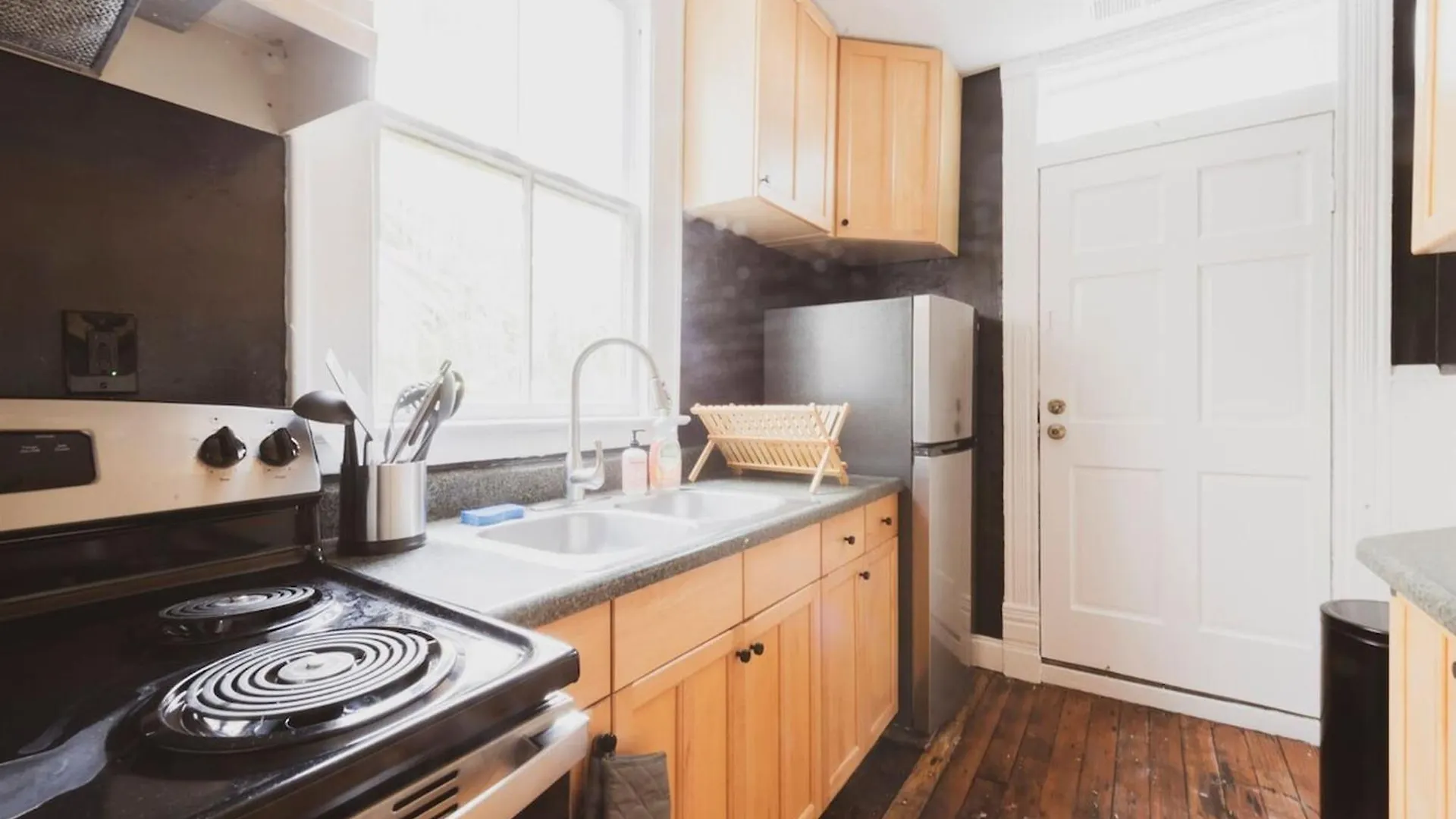 Massive 9bdr Courtyard Estate Near Forsyth Park *
