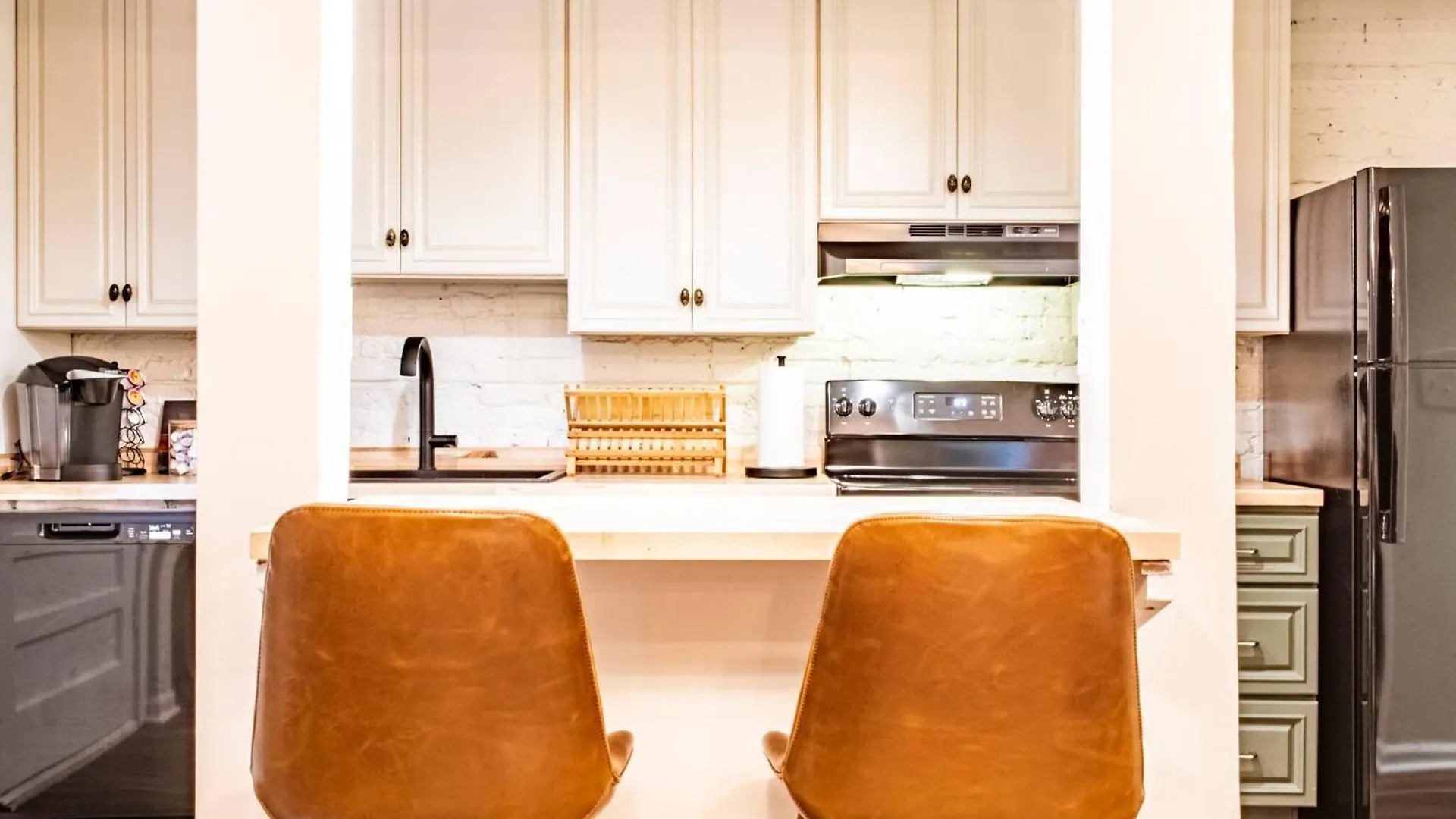 3bdr Classy Mid-century Ground-level Forsyth * سافانا