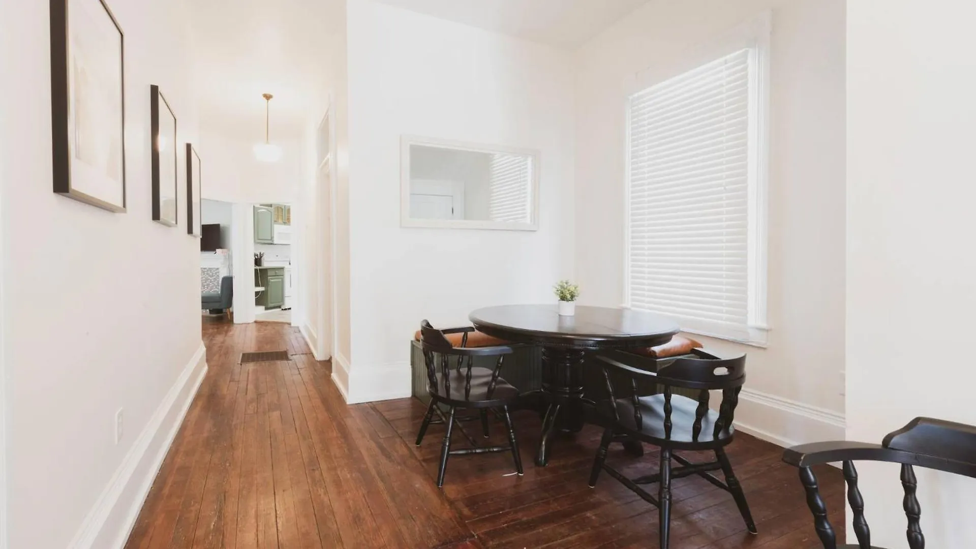 3bdr Modern Downtown Gem Walk To Forsyth Park! *