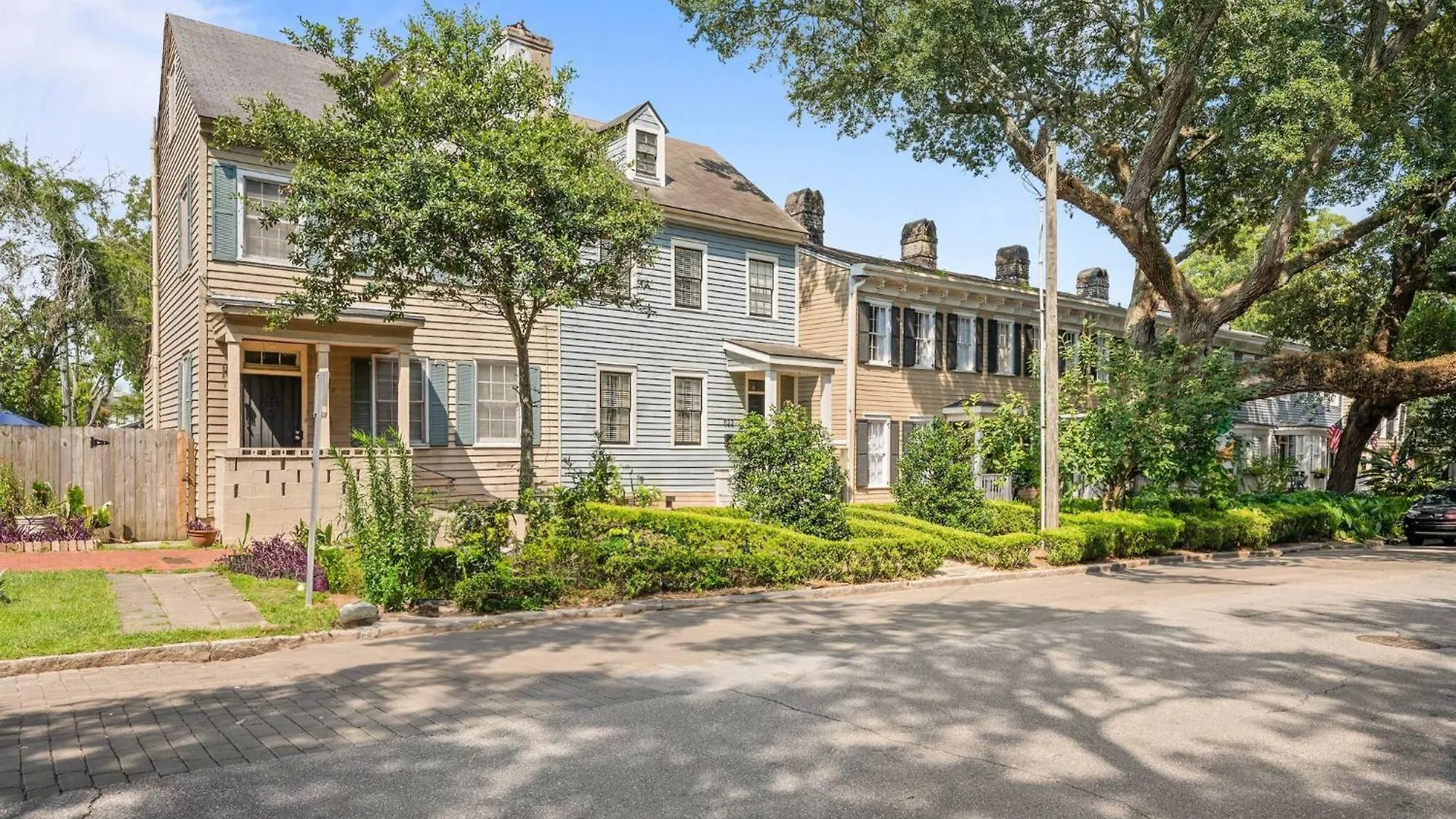 Duplex With Courtyard Historic District * Savannah