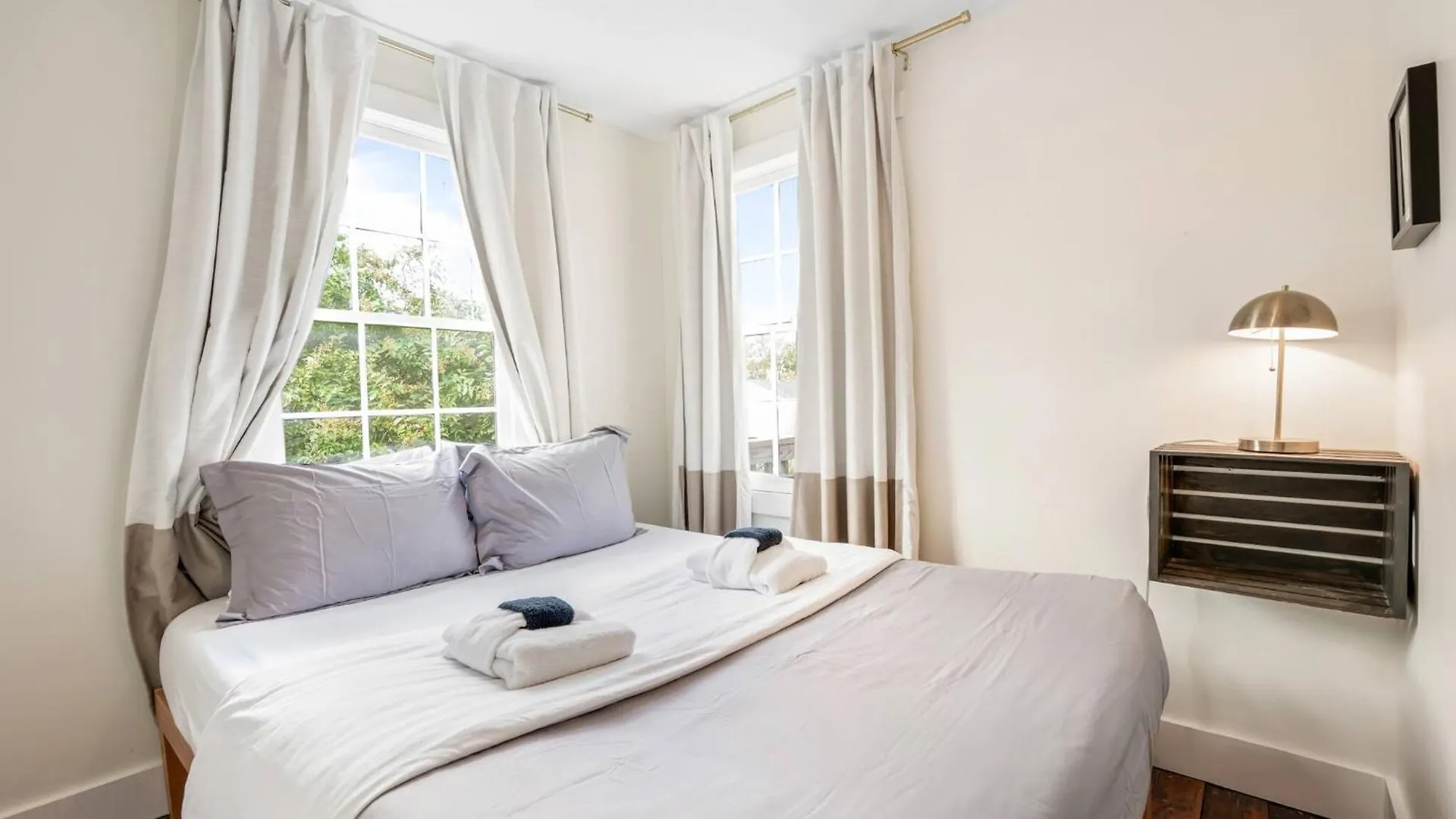 Duplex With Courtyard Historic District Hébergement de vacances *
