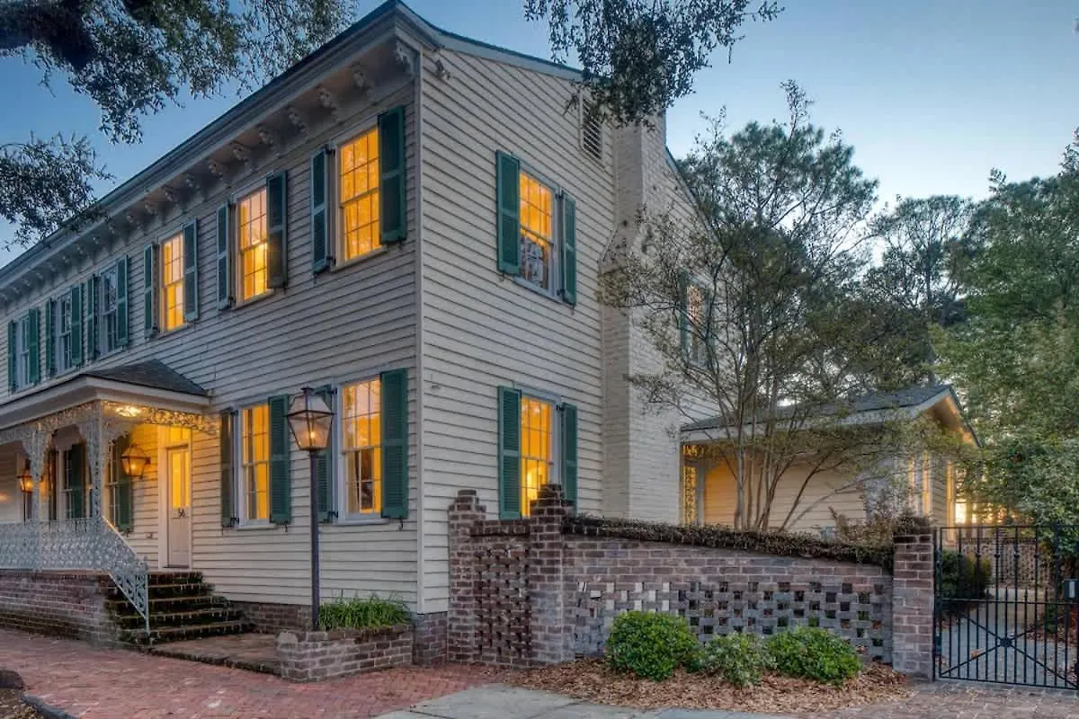 Updated Historic 3 Bedroom Walk Everywhere *
