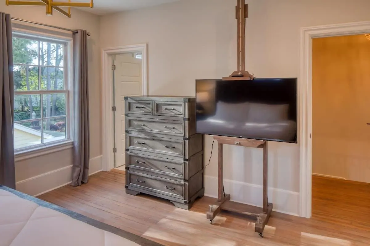 Luxury 3 Bedroom W Private Bath Walk Everywhere Villa Savannah